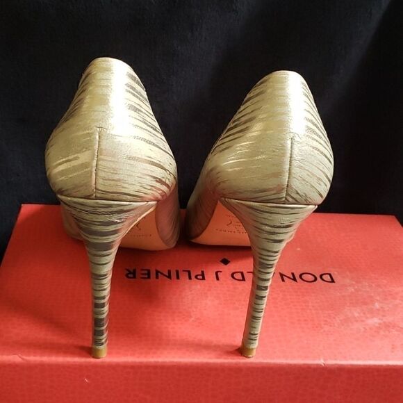 DONALD J. PLINER PRESLI-R7 PLATINO METALLIC SHOES - Picture 9 of 16